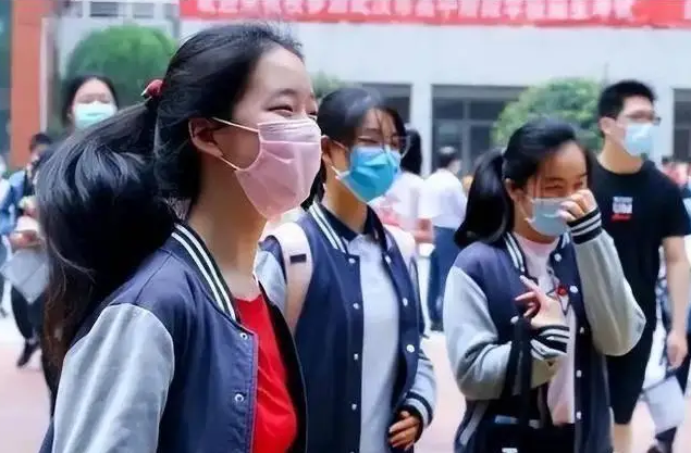 2025 年大学生迎重磅政策调整 新毕业生面临挑战与机遇双重考验​